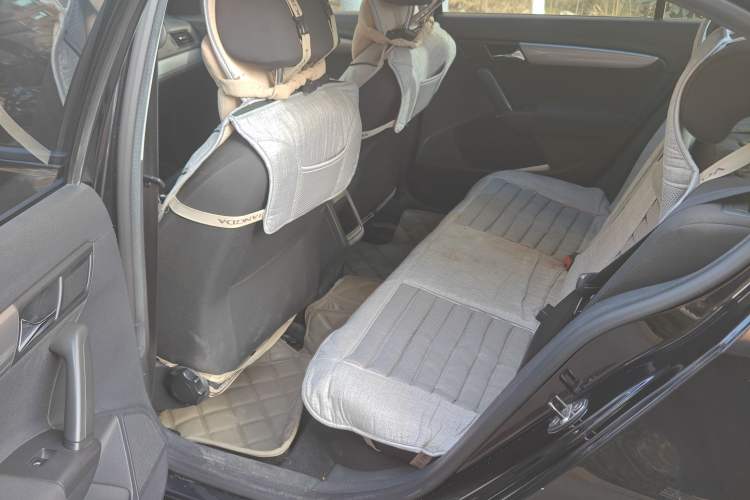 Used Volkswagen Lavida 2013 Revised Classic 1.6L Automatic Fashion Edition
