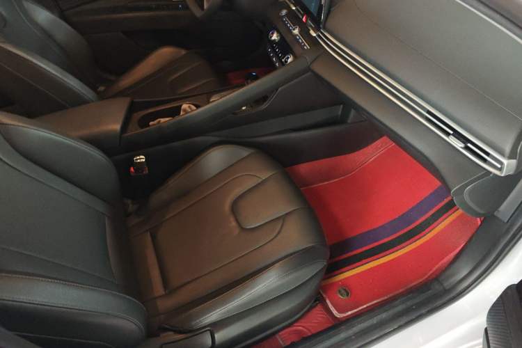 Used Hyundai Elantra 2023 1.5L CVT LUX Prestige Edition Right Front Seat