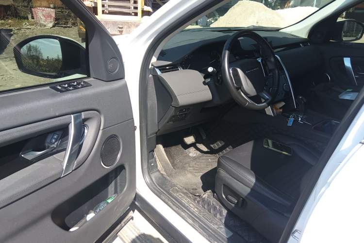 Used Land Rover Discovery Sport 2020 200 PS Family Edition