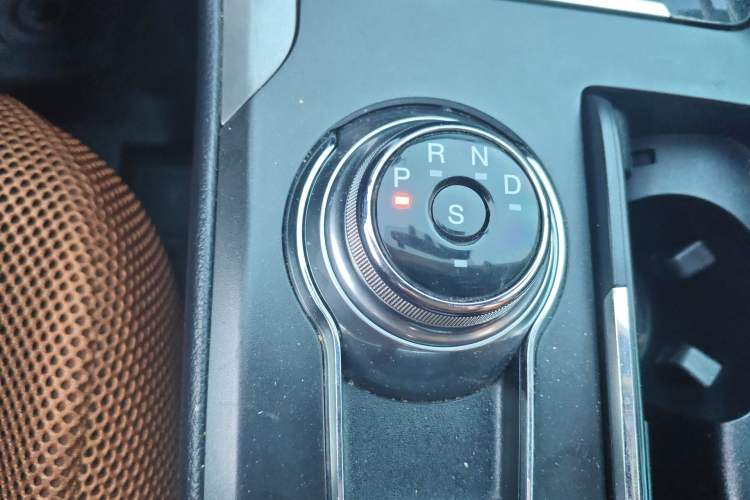 Used Ford Mondeo 2018 EcoBoost 180 Fashion Edition Gear Lever