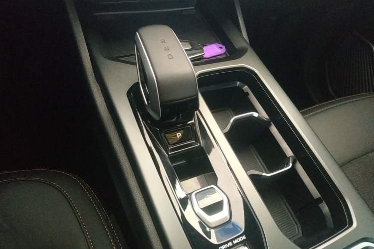 Used Geely Auto Haoyue L 2025 2.0T DCT Luxury Edition Gear Lever