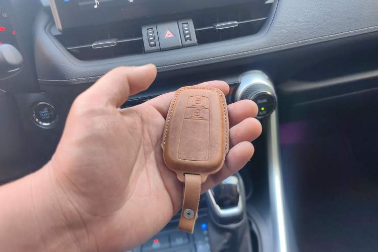 Used Toyota Wildlander 2022 2.0L CVT Two-Wheel Drive Luxury PLUS Edition Vehicle Key