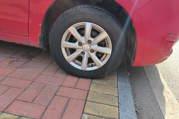 Used Chevrolet Sail 2013 Sedan 1.2L Manual Warm Edition Right Front Wheel Hub