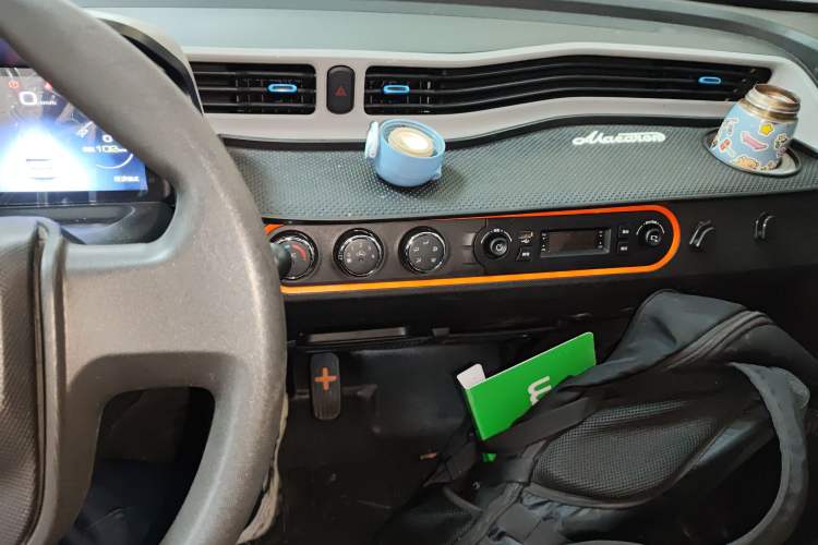 Used Wuling Hongguang MINIEV 2022 Zizai Version Lithium Iron Phosphate Audio And AC Panel