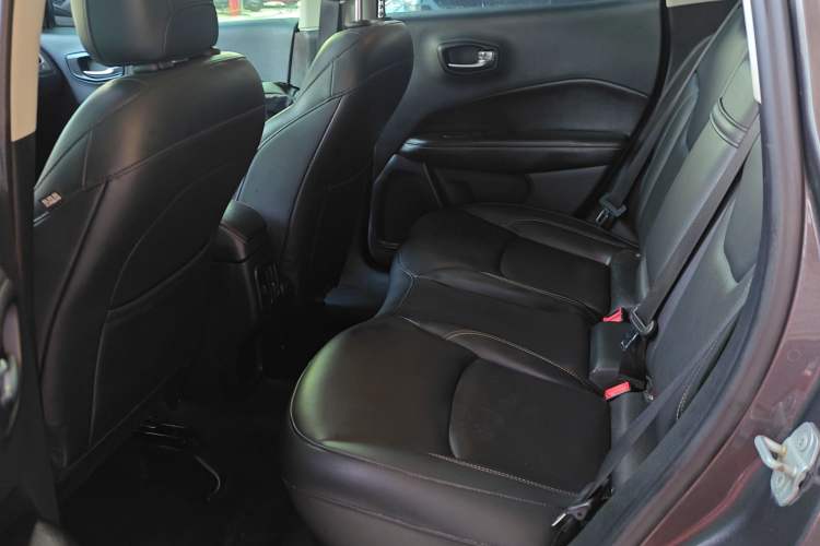 Used Jeep Compass 2017 200T Automatic Family Edition
