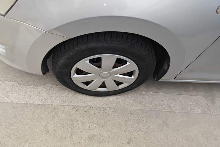 Used Volkswagen Santana 2015 1.6L Automatic Fashion Edition Exterior 4