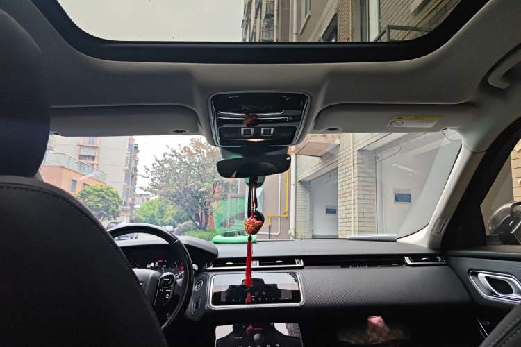 Used Land Rover Range Velar 2019 250 PS Headliner