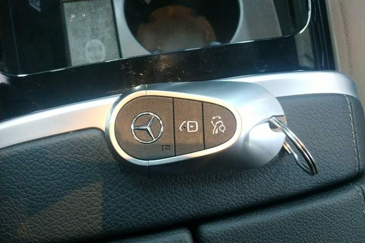 Used Mercedes-Benz EQE SUV 2024 500 4MATIC Luxury Edition Vehicle Key