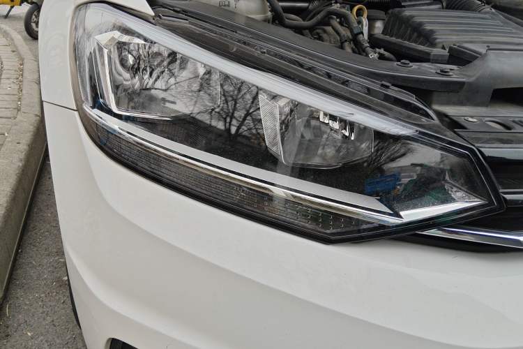 Used Volkswagen Touran 2018 Volkswagen Touran L 280TSI DSG Comfort Edition 7 Seats China V Emission Standard Right Front Headlight