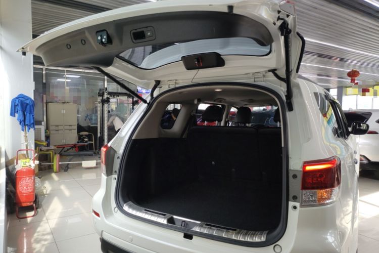 Used Nissan Terra 2018 2.5L Automatic 4x4 Luxury Edition
