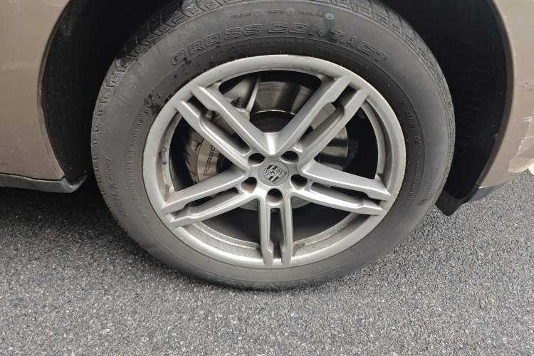 Used Porsche Macan 2014 Macan S 3.0T Right Front Wheel Hub