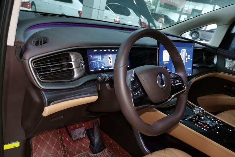 Used Denza D9 2024 DM-i 980 Four-Wheel Drive Prestige Model Center Console