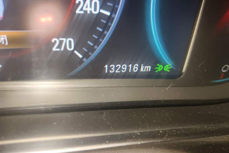 Used Buick Regal 2014 2.4L SIDI Luxury Fashion Edition Odometer Close Up