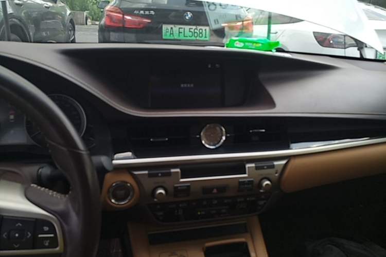 Lexus ES 2015 200 Elite Edition usata