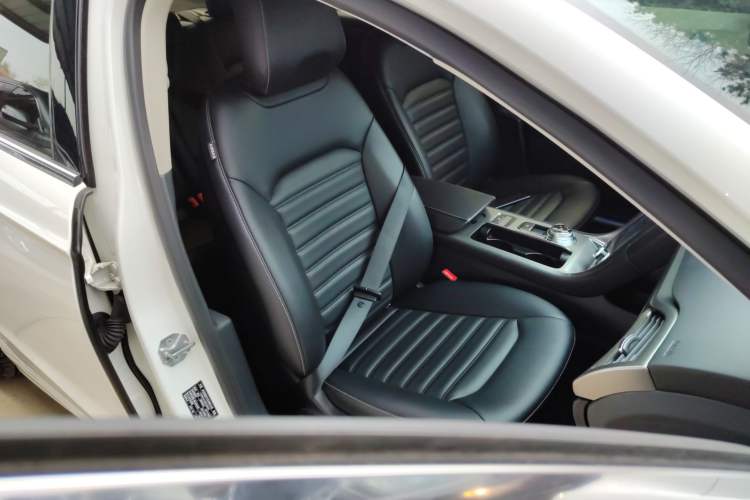 Used Ford Mondeo 2020 EcoBoost 180 Stylish Model Right Front Seat