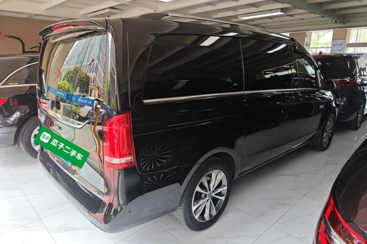 Used Mercedes-Benz V-Class 2021 V 260 Avantgarde Edition Rear Right 45 Deg