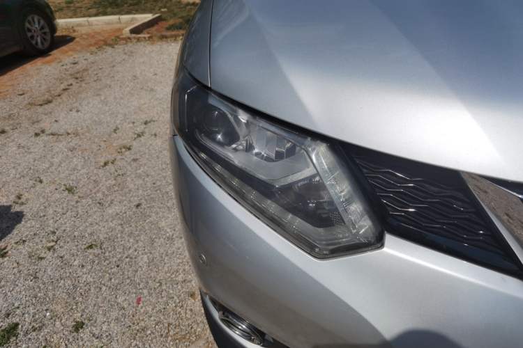 Used Nissan X-Trail 2014 2.5L CVT Ultimate Edition 4WD Right Front Headlight