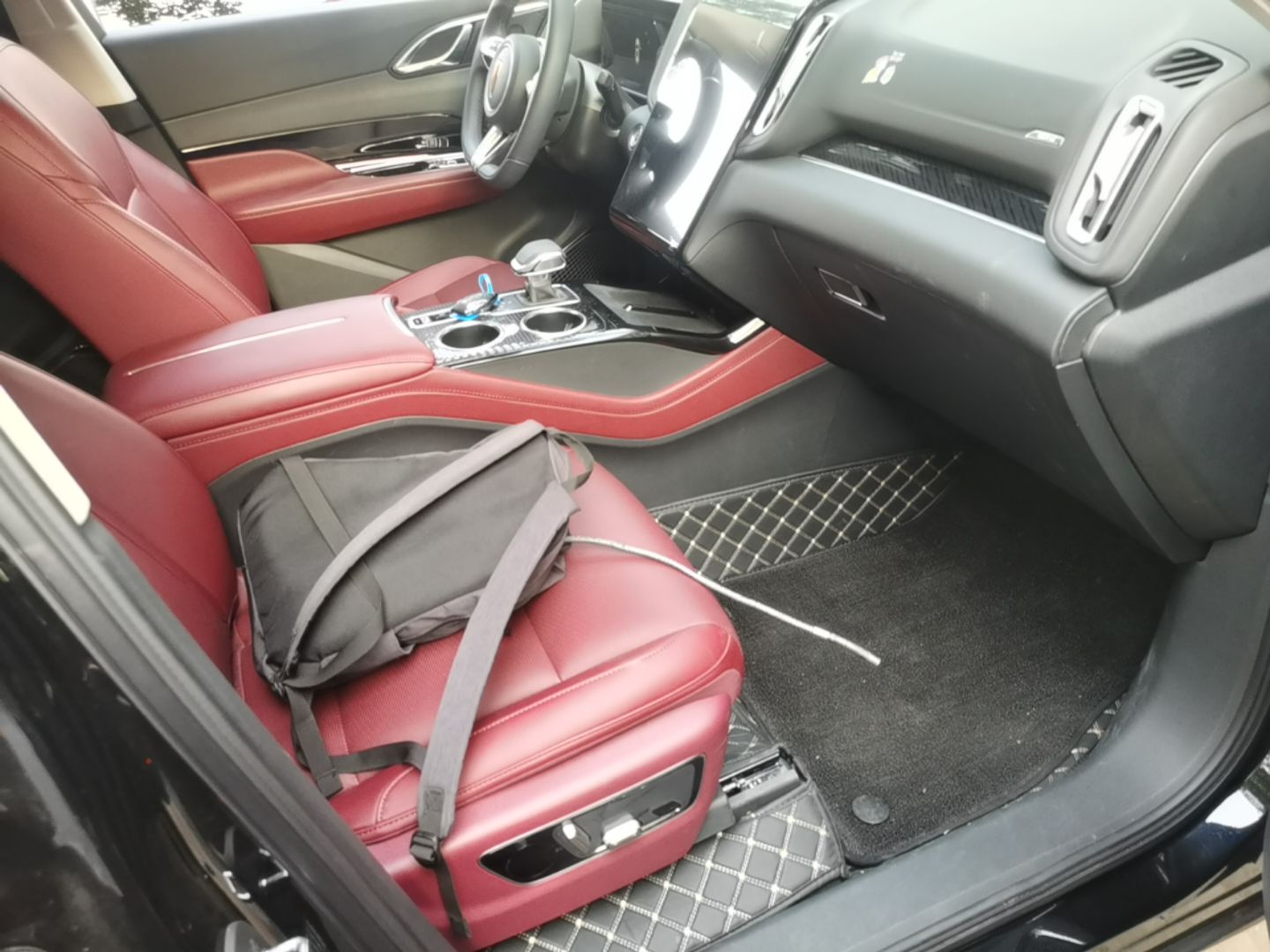 Hongqi HS3 PHEV 2025 Model 117km Jingwei Edition — снимка 19