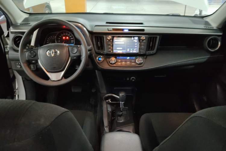 Used Toyota RAV4 2016 2.0L CVT Two-Wheel Drive Fashion Edition China V Standard