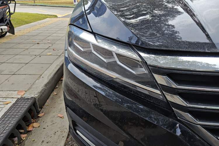 Used Volkswagen Lavida 2019 1.5L Automatic Fashion Edition China VI Right Front Headlight