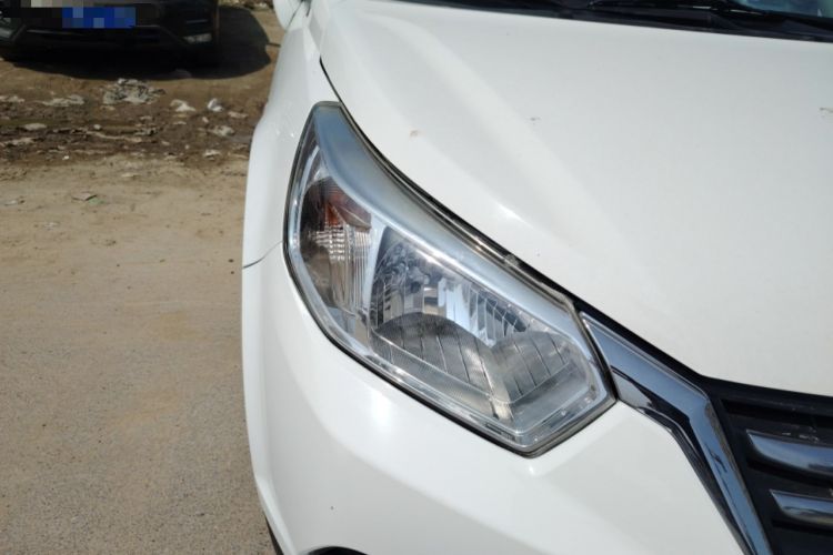 Used Venucia R50 2015 1.6L Manual Fashion Edition
