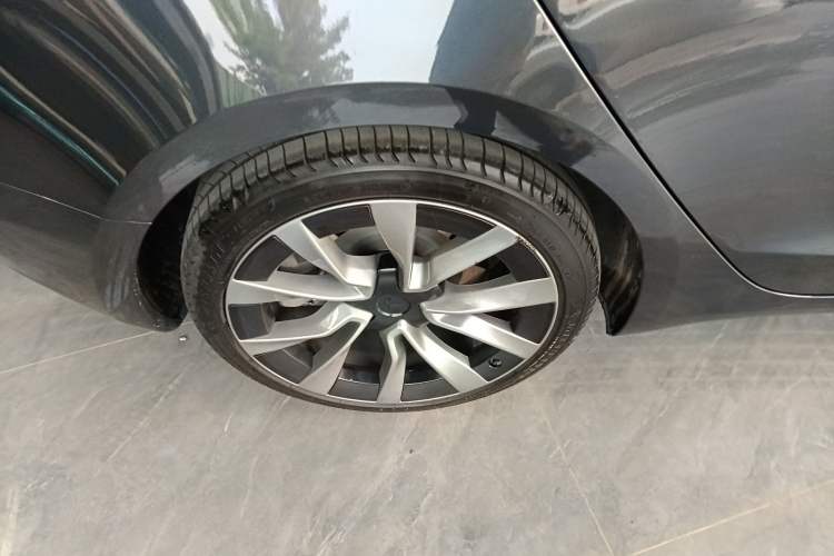 Used Tesla Model 3 2023 Long-Range All-Wheel-Drive Version
