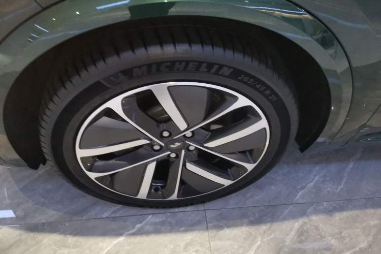 Used Li Auto L8 2024 Ultra Model Left Front Wheel Hub