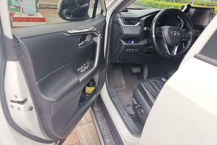 Used Toyota RAV4 2020 Dual-Engine 2.5L E-CVT Two-Wheel Drive Elite Edition