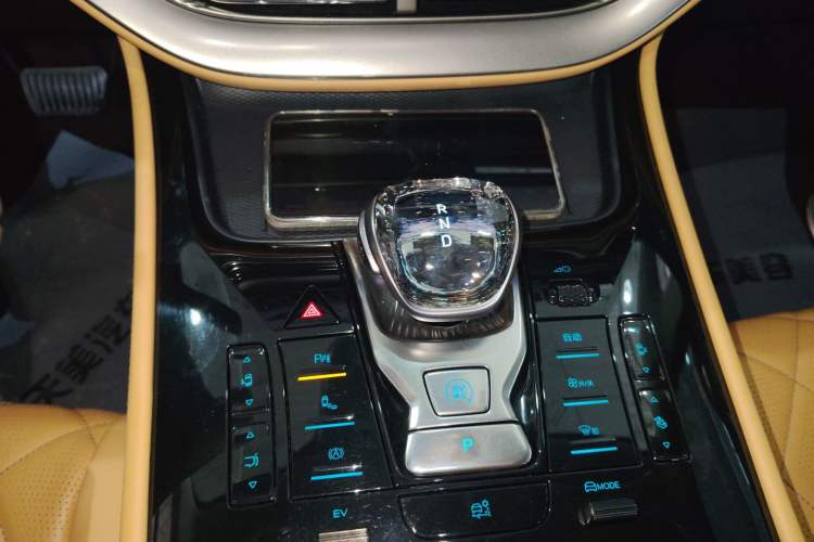 Used Denza D9 2024 DM-i 980 Four-Wheel Drive Prestige Model Gear Lever