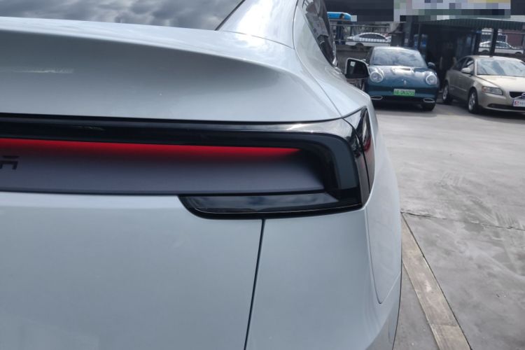 Used Tesla Model Y 2025 Rear-Wheel-Drive Version
