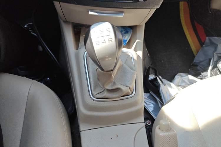 Used Soueast V3 Lingyue 2015 1.5L Manual Happiness Edition
