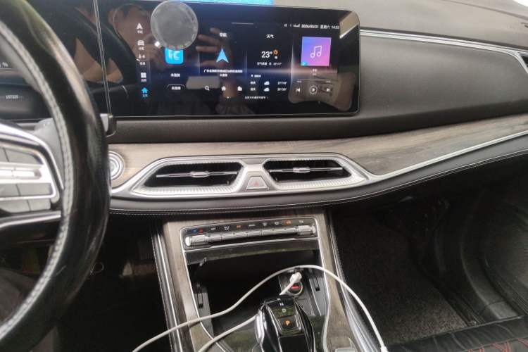 Used Landian E5 2024 Honor Edition 100KM Comfort Model 7 Seats Audio And AC Panel