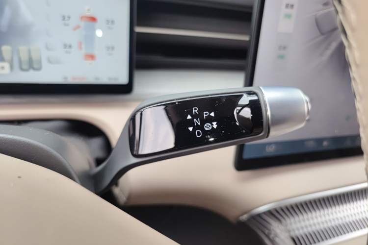 Used XPeng X9 2025 740 Ultra-Long Range Max
