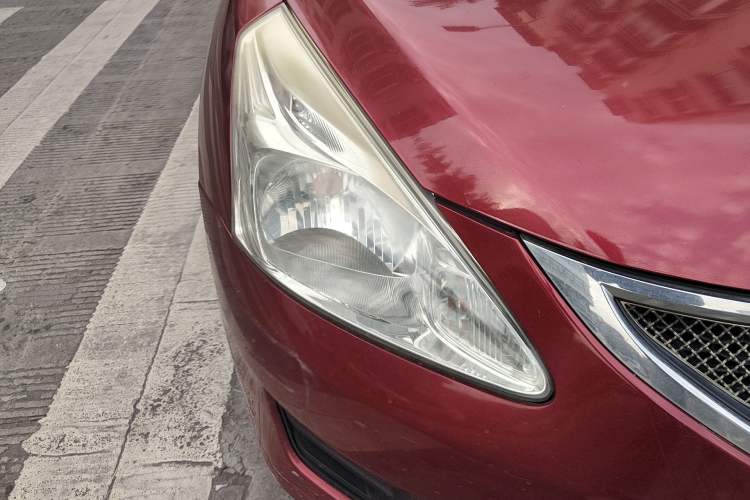 Used Nissan Tiida 2011 1.6L CVT Smart Version Right Front Headlight