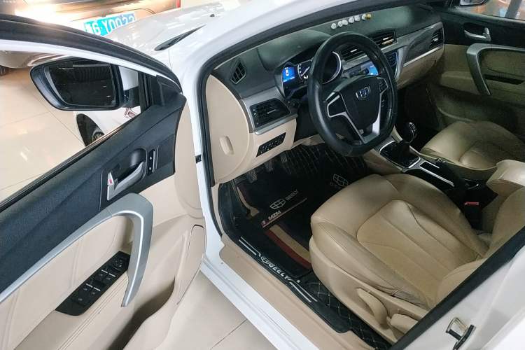 Used Geely Auto Emgrand 2017 Sedan Million Edition 1.5L Manual Luxury Model Driver Seat