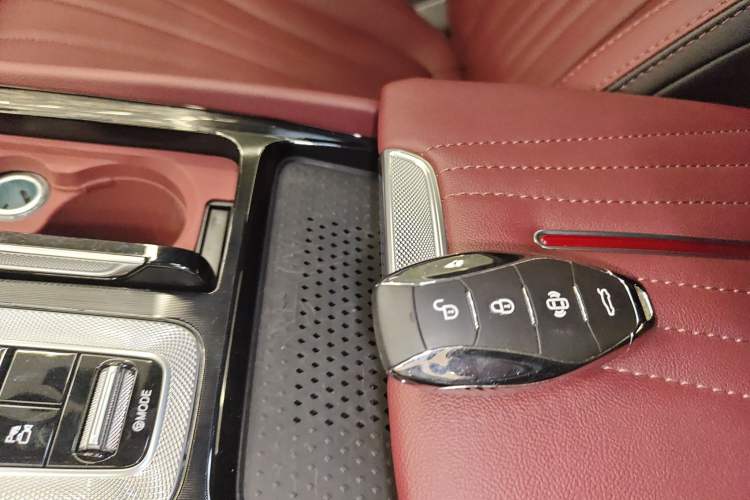 Used Hongqi H5 2025 2.0T Automatic Xuan Ying Edition
