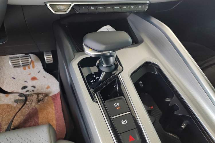 Used Geely Auto Preface 2021 Revised Version 2.0TD Luxury Edition Gear Lever