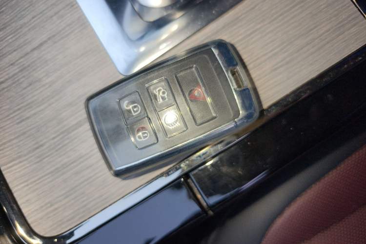 Used Land Rover Range Rover Evoque New Energy 2022 Aurora L P300e Plug-in Hybrid Electric Version