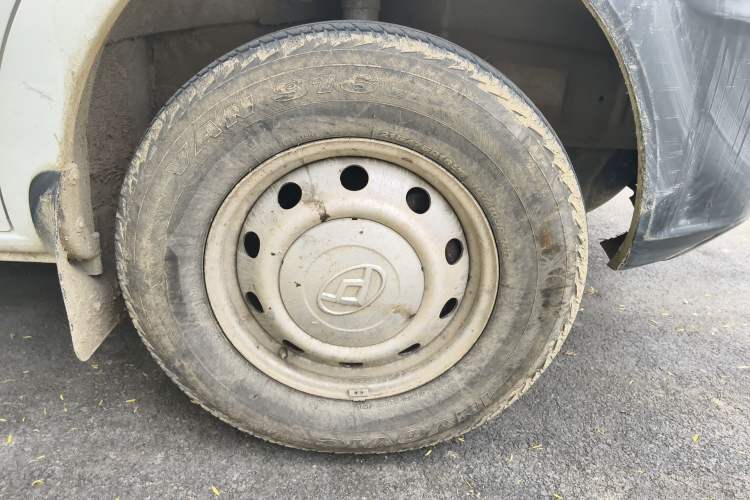 Used SAIC MAXUS Xintu V80 2019 2.5T Classic Edition 6-Speed Manual – Aoyuntong Modified Version Short Wheelbase Mid-Height Roof 5/6 Seats Right Front Wheel Hub