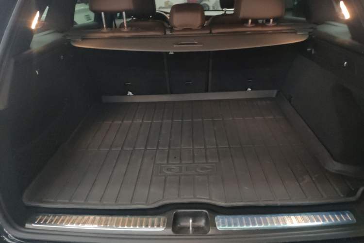 Used Mercedes-Benz GLC 2017 GLC 260 4MATIC Luxury Model Trunk