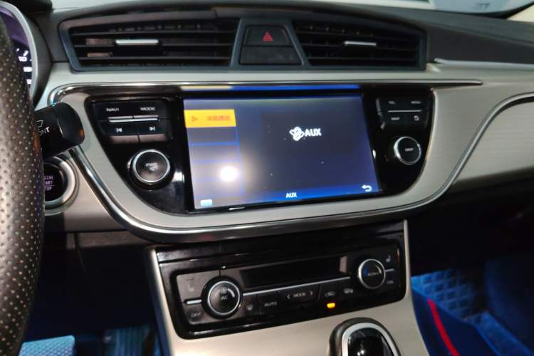 Used Geely Auto Emgrand GL 2017 1.3T DCT Luxury Model Audio And AC Panel