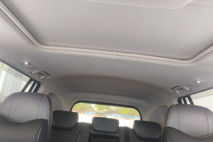 Used GAC Trumpchi GS7 2017 280T Two-Wheel Drive Luxury Model Headliner