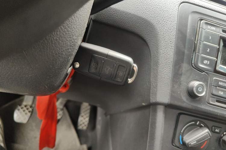 Used Volkswagen Santana 2013 1.4L Manual Fashion Edition Vehicle Key