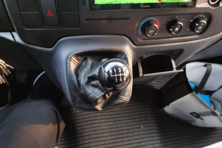 Used Ford Transit Custom 2019 2.2T Multi-Function Short Wheelbase Mid-Roof 6-Seater China VI
