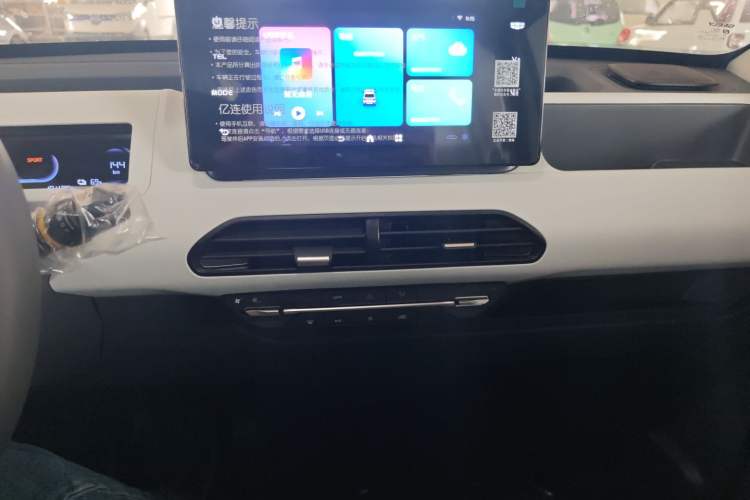 Used Geely Galaxy Panda 2024 Panda Mini 200km Endurance Bear Audio And AC Panel