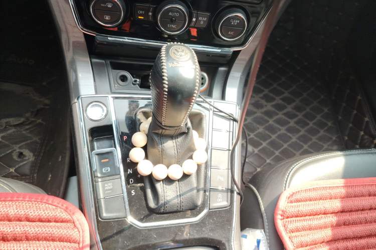 Used Volkswagen Passat 2017 330TSI DSG Luxury Edition Gear Lever