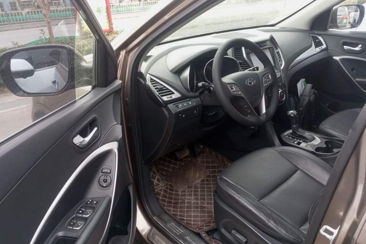 Used Hyundai Santa Fe 2013 Revised Version 2.4L Automatic All-Wheel Drive Smart Type