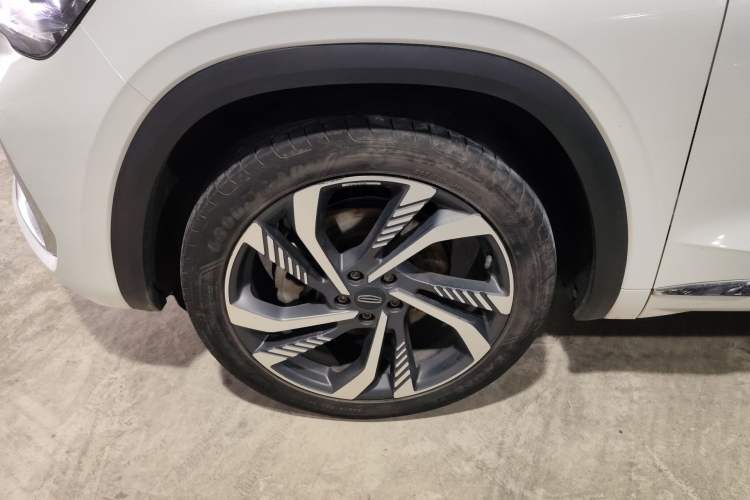 Used Geely Auto Monjaro L 2023 2.0TD High-Power Automatic Two-Wheel Drive Flagship Version Left Front Wheel Hub