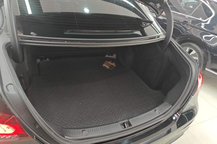 Used Mercedes-Benz E-Class 2023 Restyled E 260 L Sport Edition Trunk