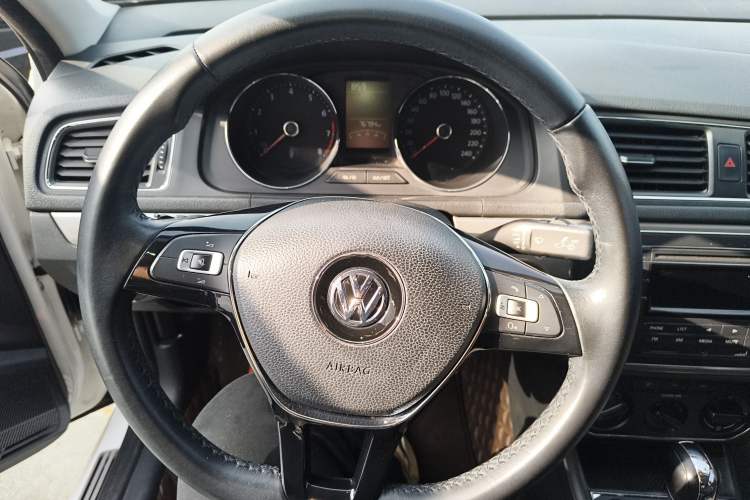 Used Volkswagen Lavida 2017 1.6L Automatic Comfort Edition
